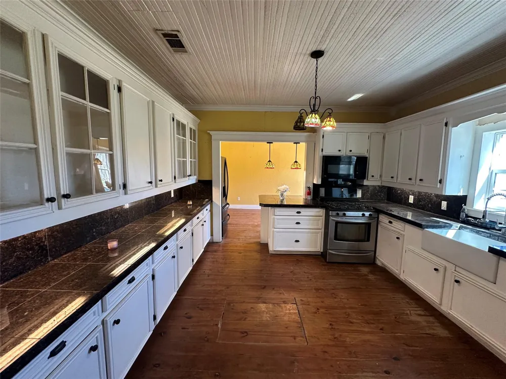 8773 I-45 S Centerville, TX 75833