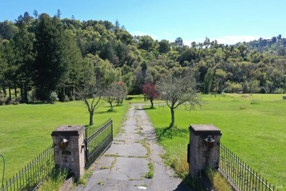 1360 NE Riebli Road Santa Rosa, CA 95404