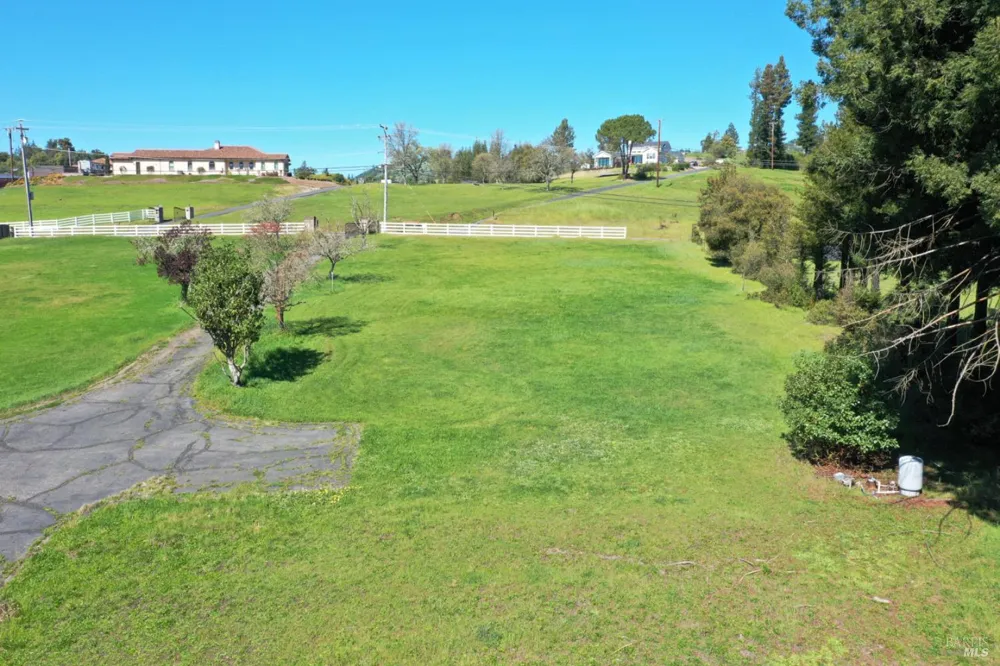 1360 NE Riebli Road Santa Rosa, CA 95404