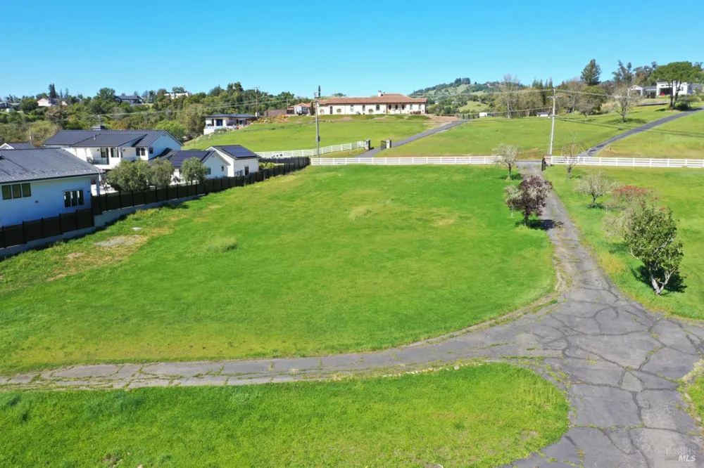 1360 NE Riebli Road Santa Rosa, CA 95404