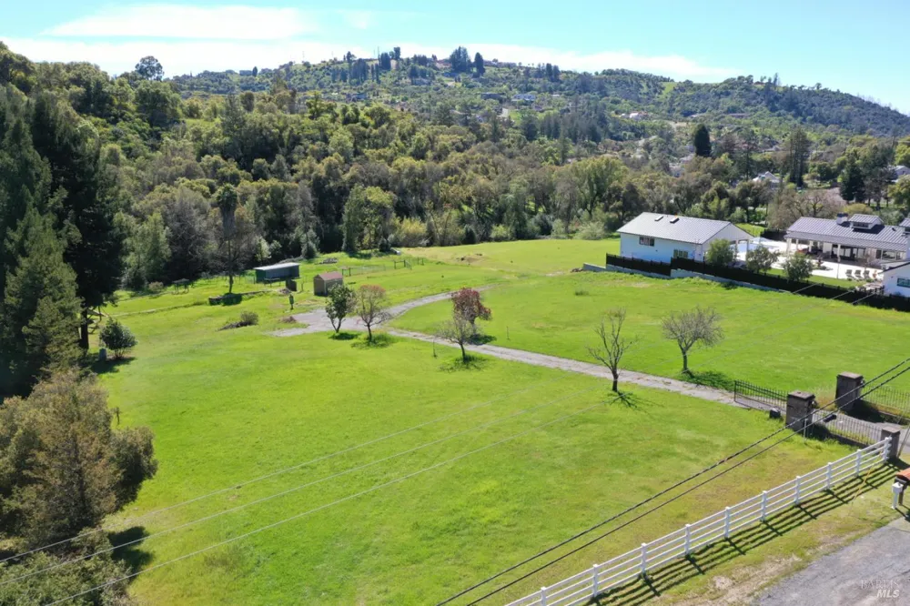 1360 NE Riebli Road Santa Rosa, CA 95404