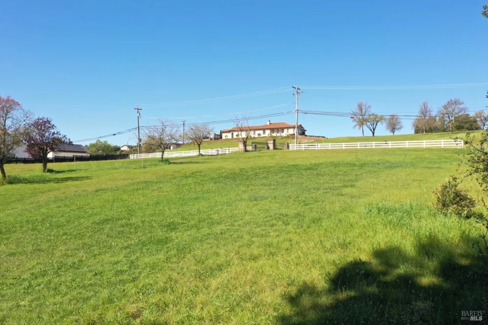 1360 NE Riebli Road Santa Rosa, CA 95404
