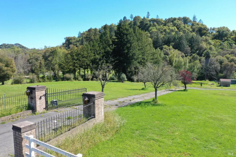 1360 NE Riebli Road Santa Rosa, CA 95404