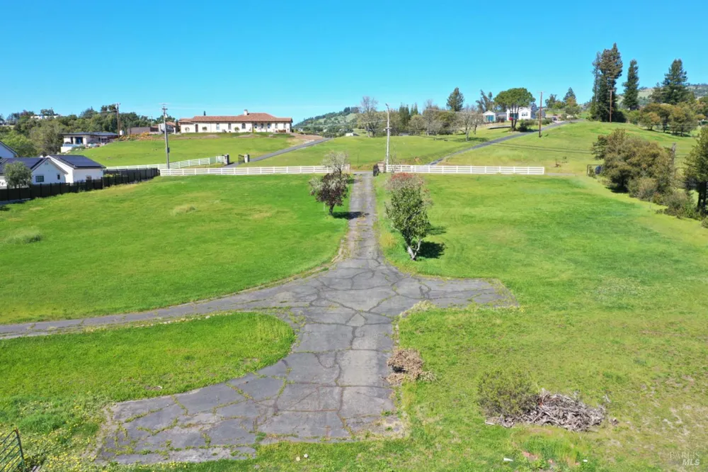 1360 NE Riebli Road Santa Rosa, CA 95404