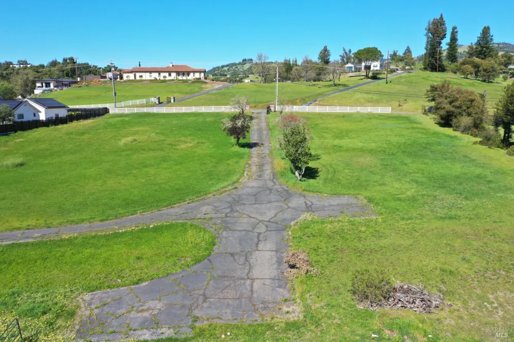 1360 NE Riebli Road Santa Rosa, CA 95404