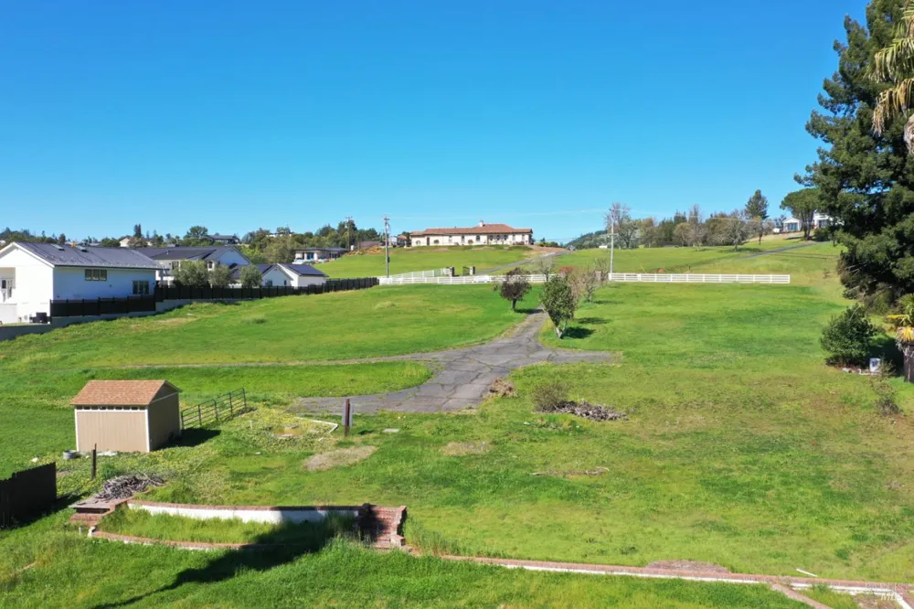 1360 NE Riebli Road Santa Rosa, CA 95404