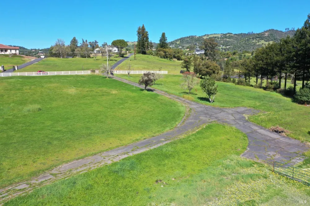 1360 NE Riebli Road Santa Rosa, CA 95404