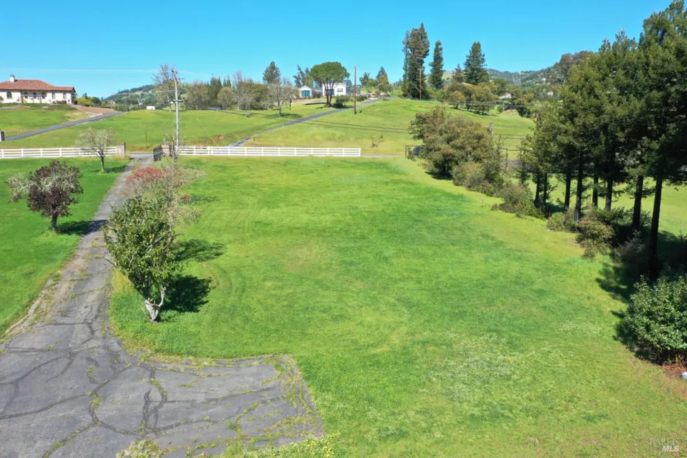 1360 NE Riebli Road Santa Rosa, CA 95404