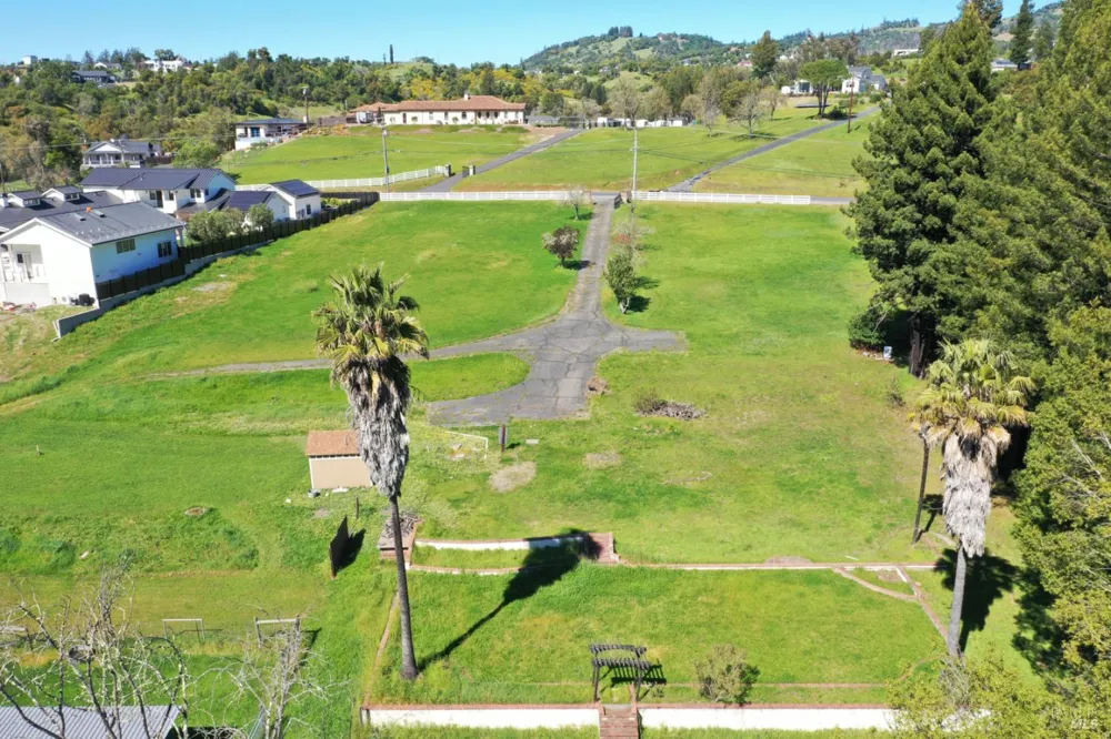 1360 NE Riebli Road Santa Rosa, CA 95404
