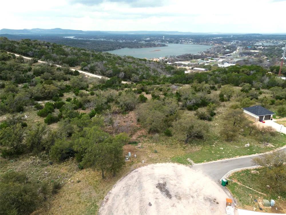 33 Eagle Feather Kingsland, TX 78639