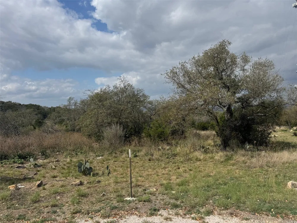 33 Eagle Feather Kingsland, TX 78639