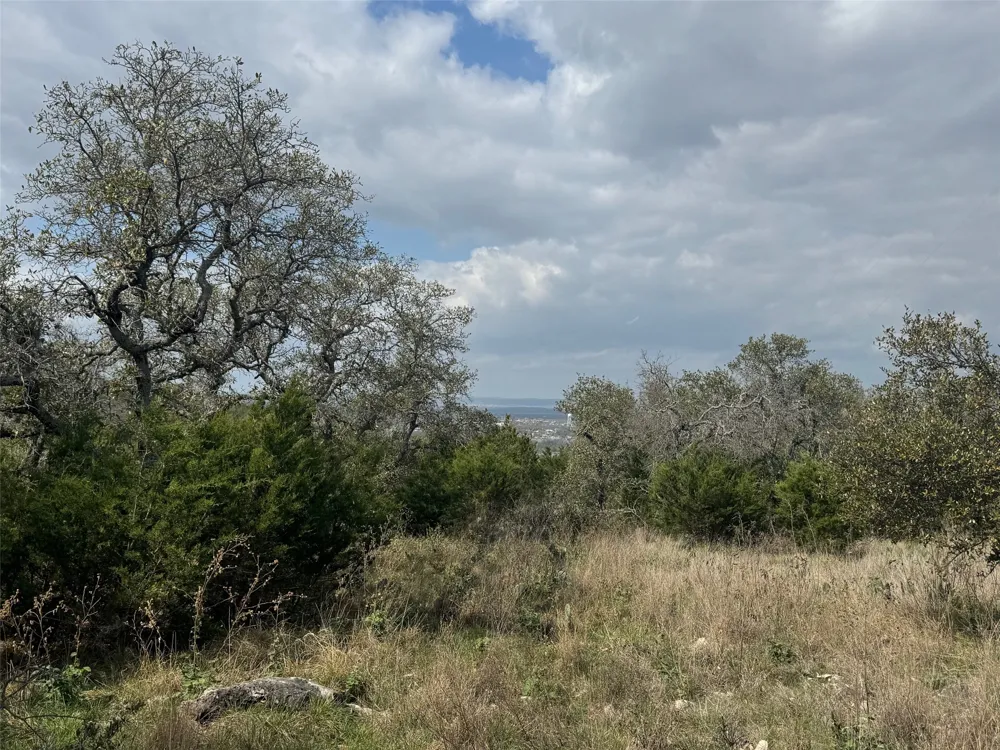 33 Eagle Feather Kingsland, TX 78639