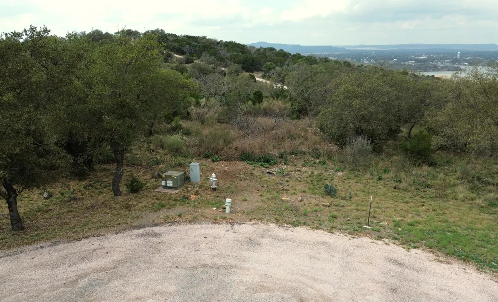 33 Eagle Feather Kingsland, TX 78639