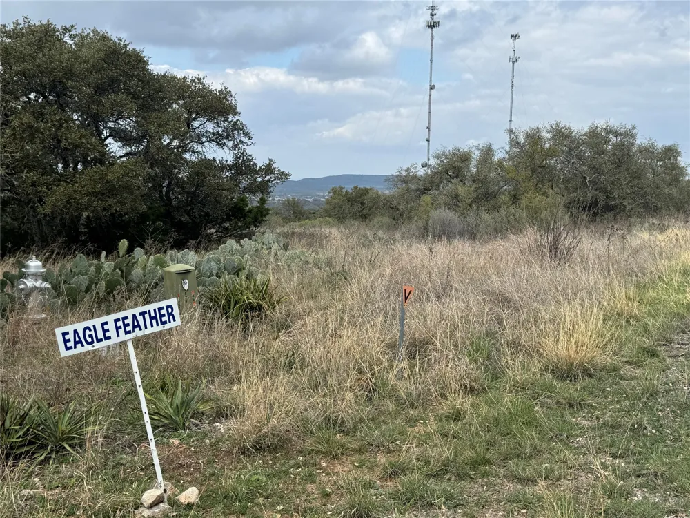 33 Eagle Feather Kingsland, TX 78639