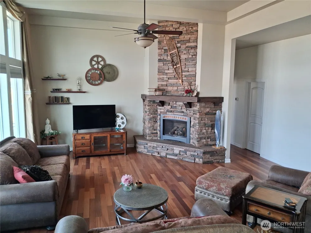 55776 Bay Area Drive Electric City, WA 99123