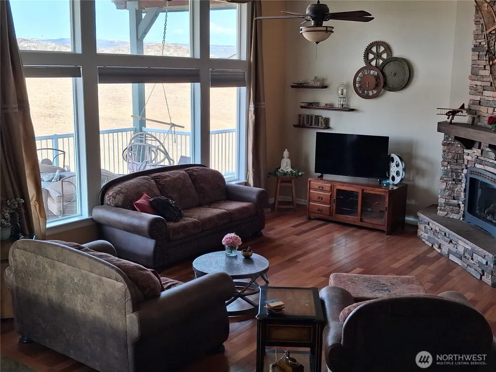 55776 Bay Area Drive Electric City, WA 99123