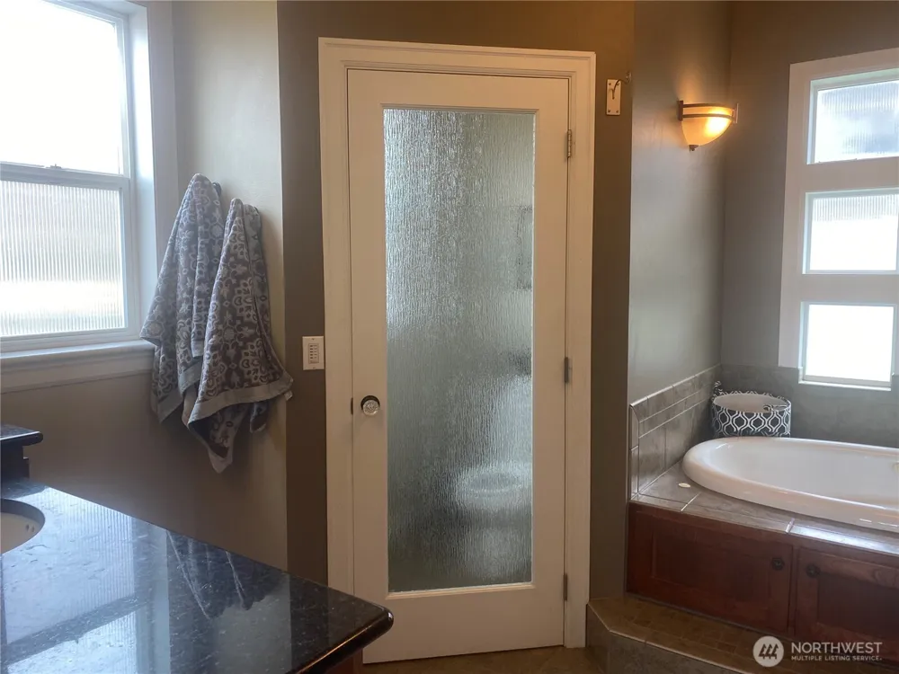 55776 Bay Area Drive Electric City, WA 99123