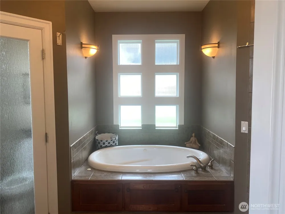 55776 Bay Area Drive Electric City, WA 99123