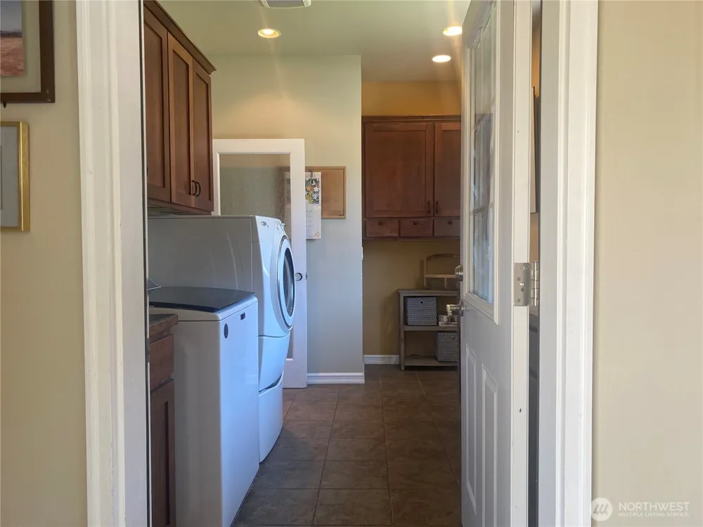 55776 Bay Area Drive Electric City, WA 99123