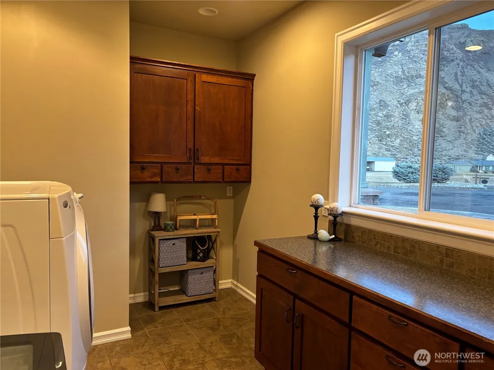 55776 Bay Area Drive Electric City, WA 99123
