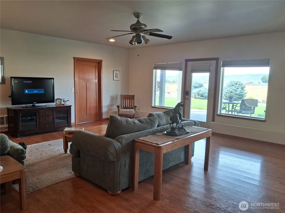 55776 Bay Area Drive Electric City, WA 99123