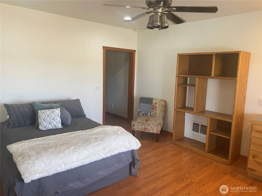 55776 Bay Area Drive Electric City, WA 99123