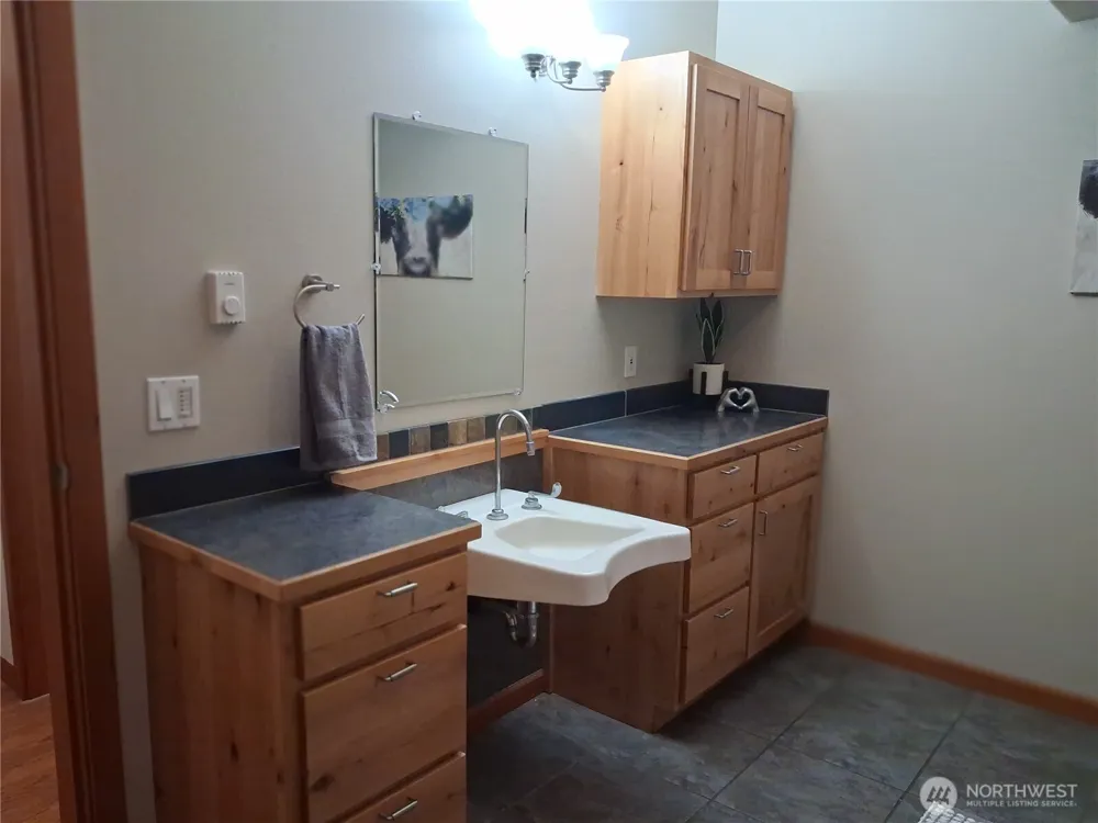55776 Bay Area Drive Electric City, WA 99123