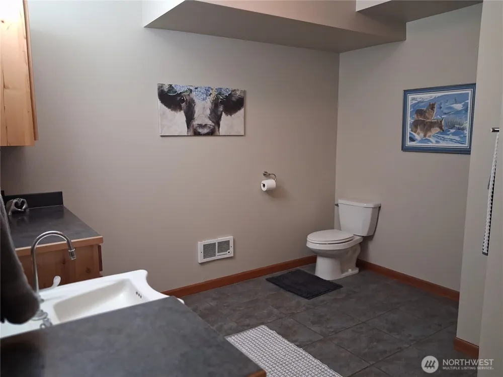 55776 Bay Area Drive Electric City, WA 99123
