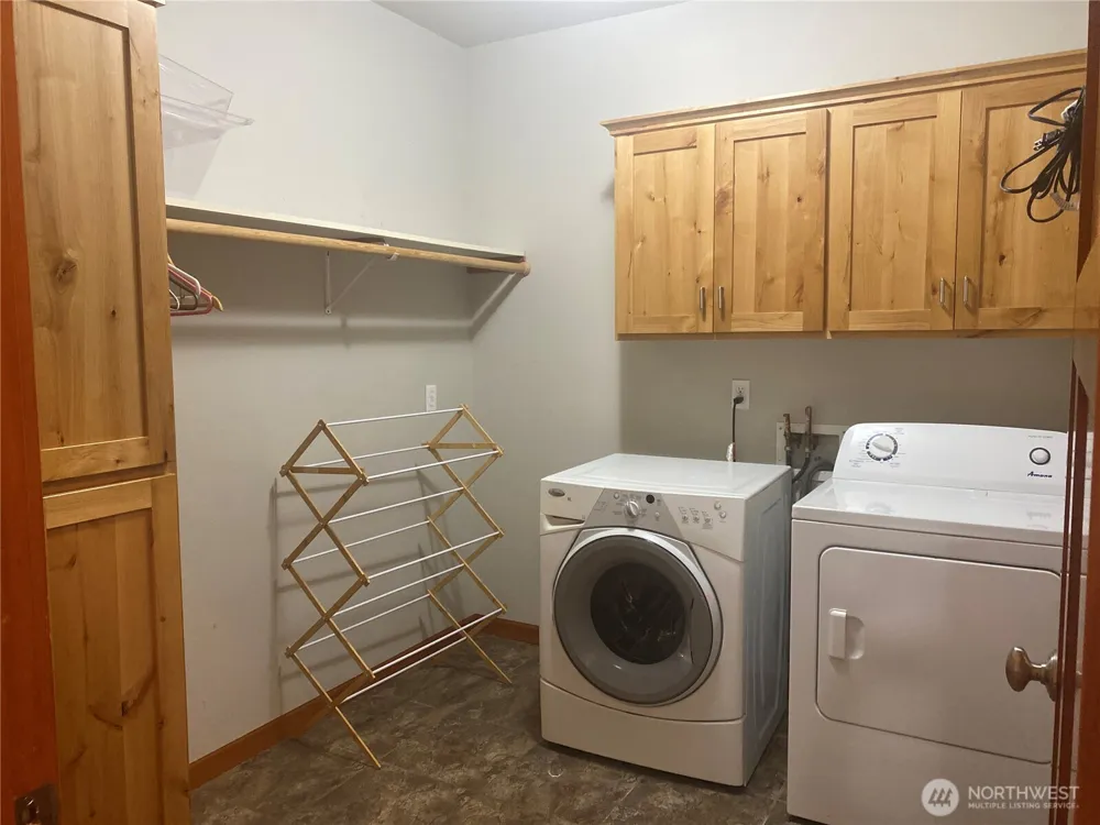 55776 Bay Area Drive Electric City, WA 99123
