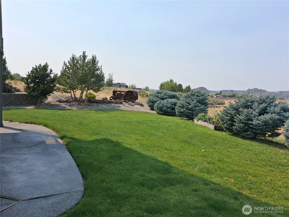 55776 Bay Area Drive Electric City, WA 99123