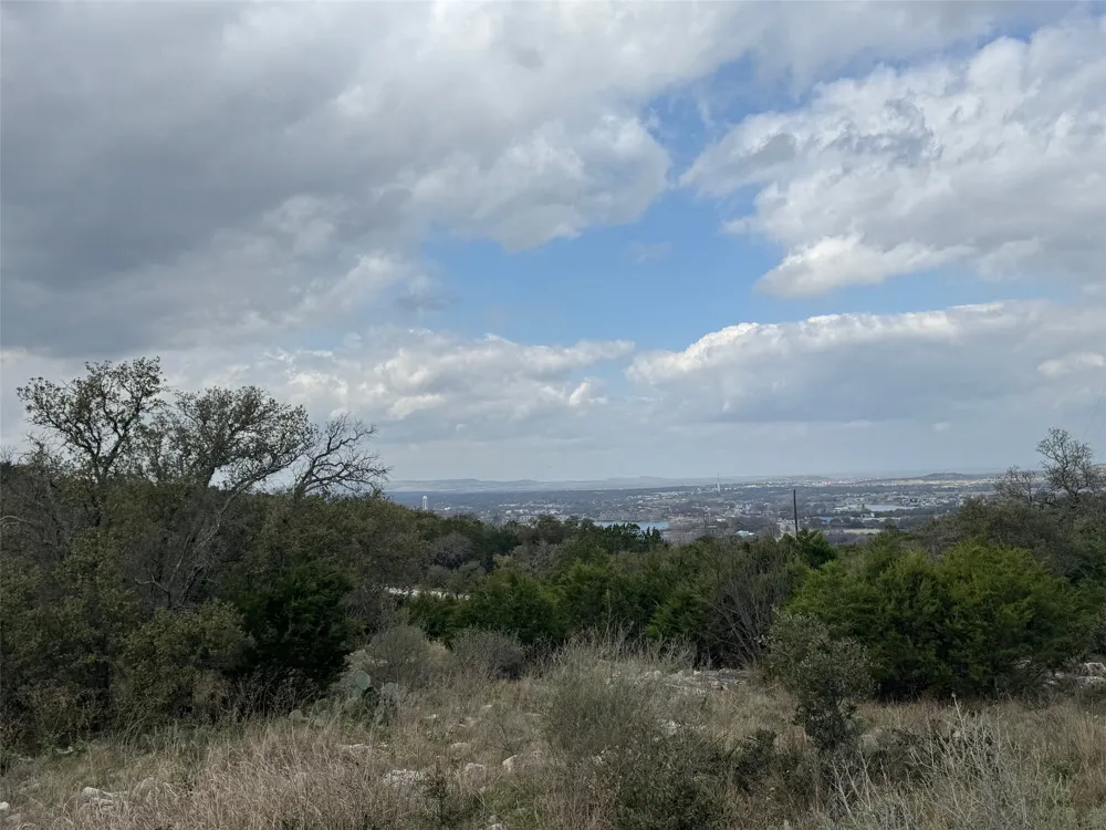 34 Eagle Feather Kingsland, TX 78639