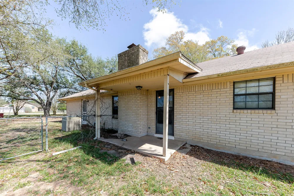 182 Norma Jean Boulevard Smithville, TX 78957