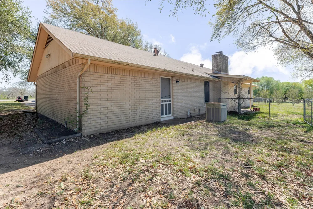 182 Norma Jean Boulevard Smithville, TX 78957