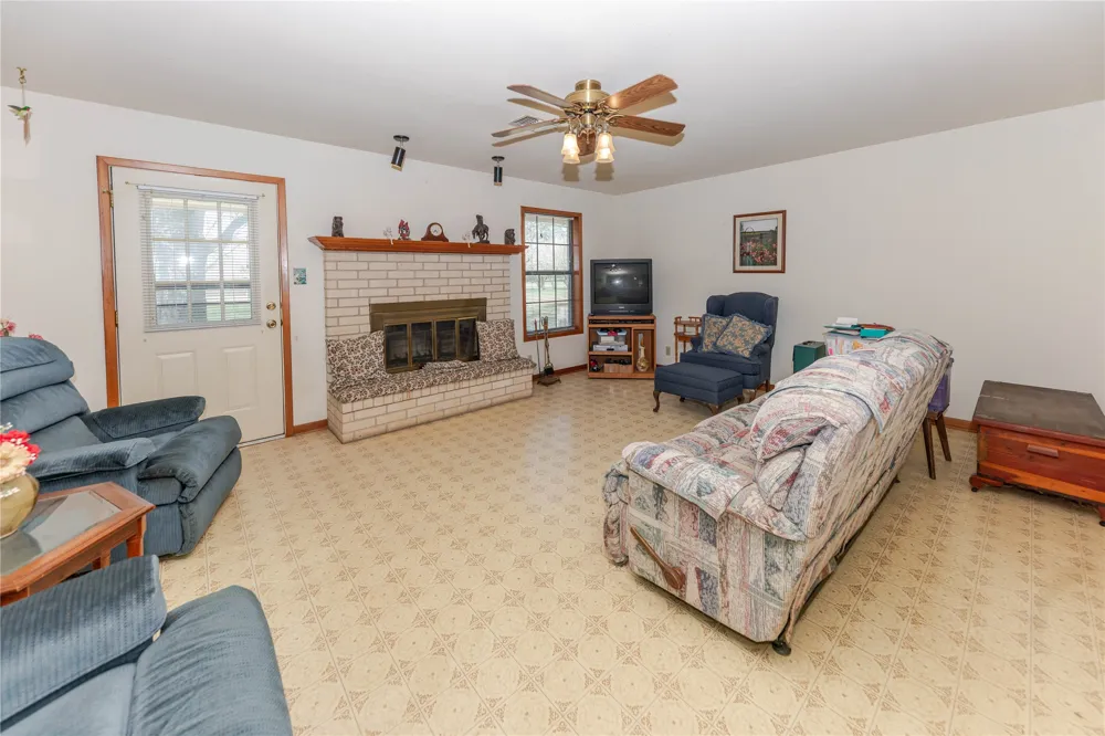 182 Norma Jean Boulevard Smithville, TX 78957
