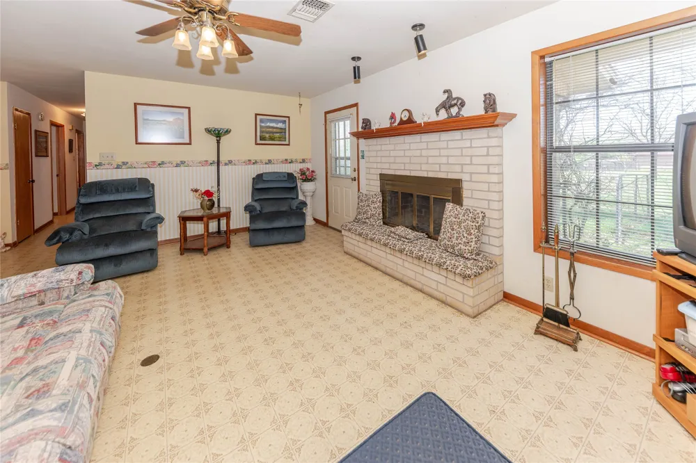 182 Norma Jean Boulevard Smithville, TX 78957