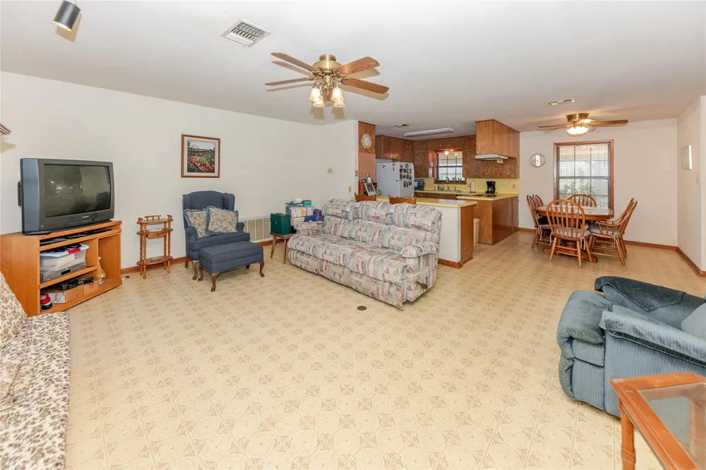 182 Norma Jean Boulevard Smithville, TX 78957