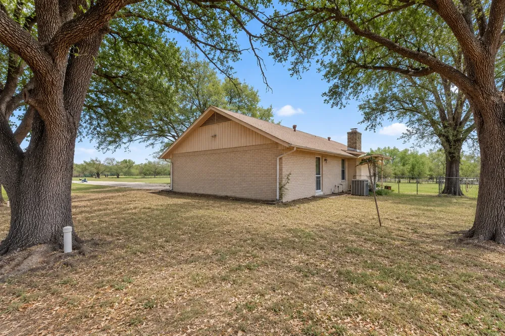 182 Norma Jean Boulevard Smithville, TX 78957