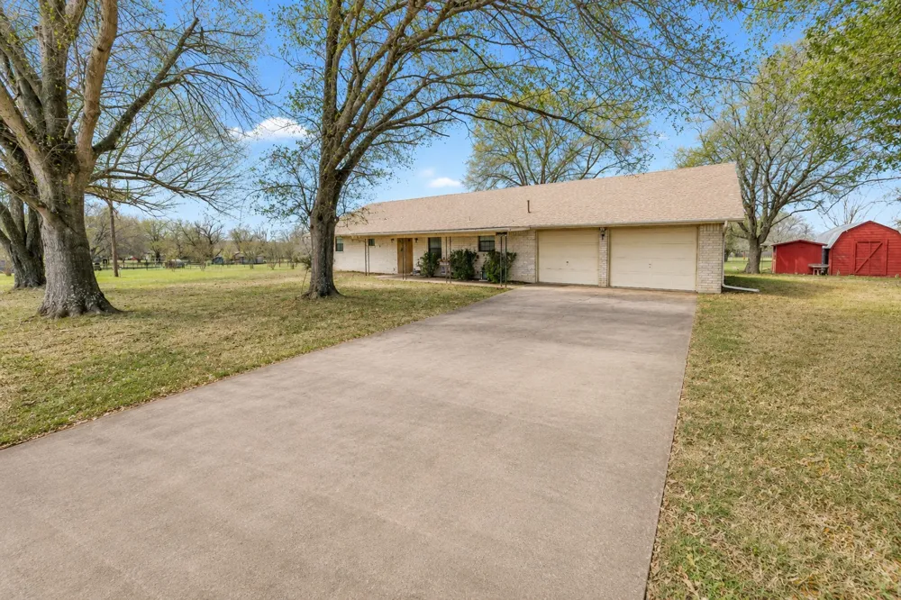 182 Norma Jean Boulevard Smithville, TX 78957