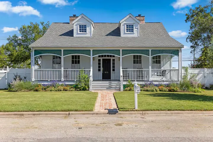 811 E Hempstead Street Giddings, TX 78942