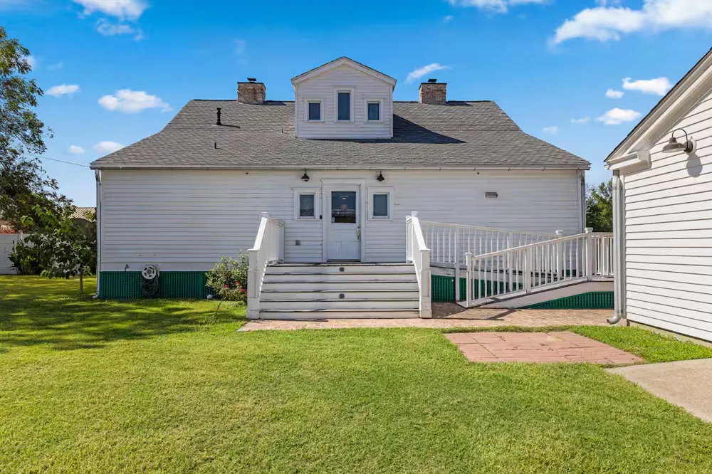 811 E Hempstead Street Giddings, TX 78942