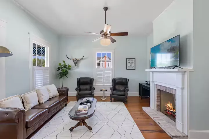 811 E Hempstead Street Giddings, TX 78942