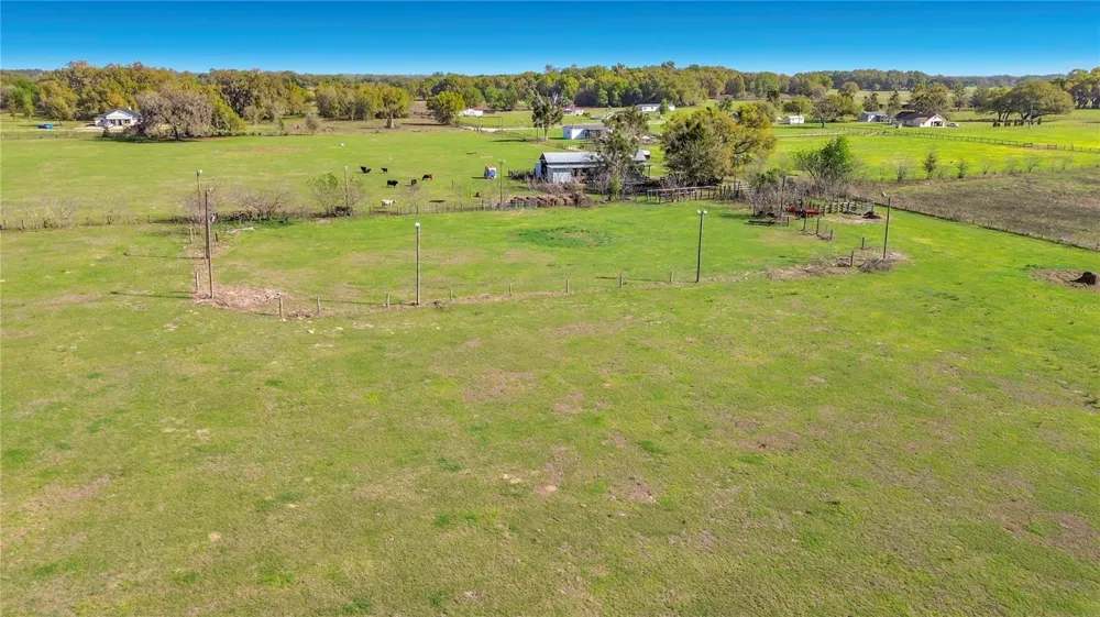 855 NE 107TH ROAD Oxford, FL 34484