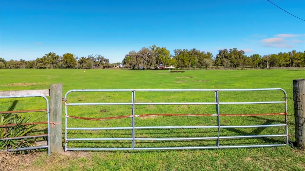 855 NE 107TH ROAD Oxford, FL 34484