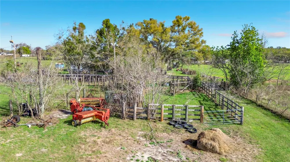 855 NE 107TH ROAD Oxford, FL 34484