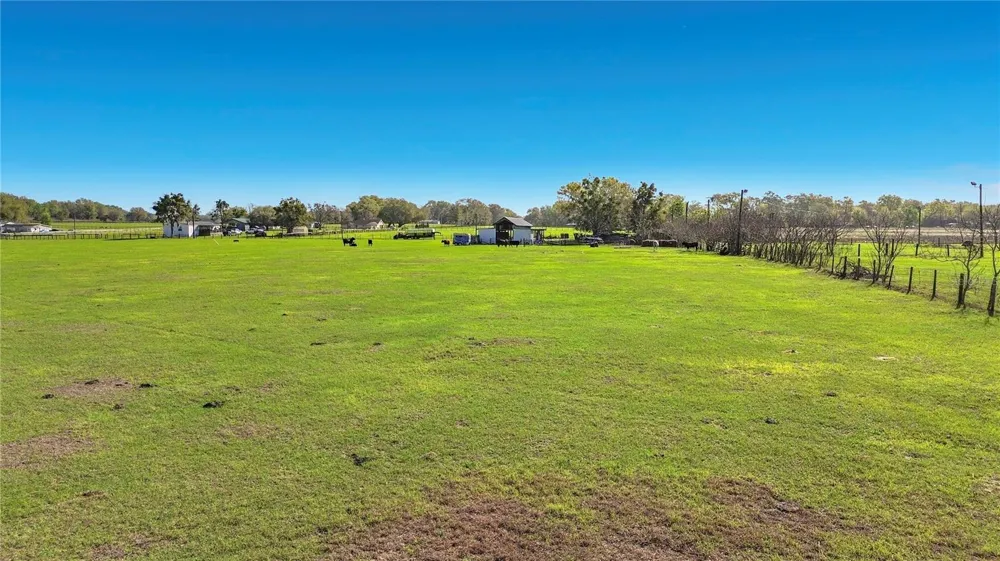 855 NE 107TH ROAD Oxford, FL 34484