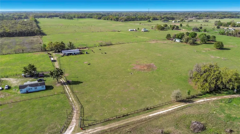855 NE 107TH ROAD Oxford, FL 34484