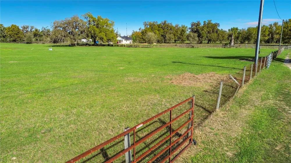855 NE 107TH ROAD Oxford, FL 34484