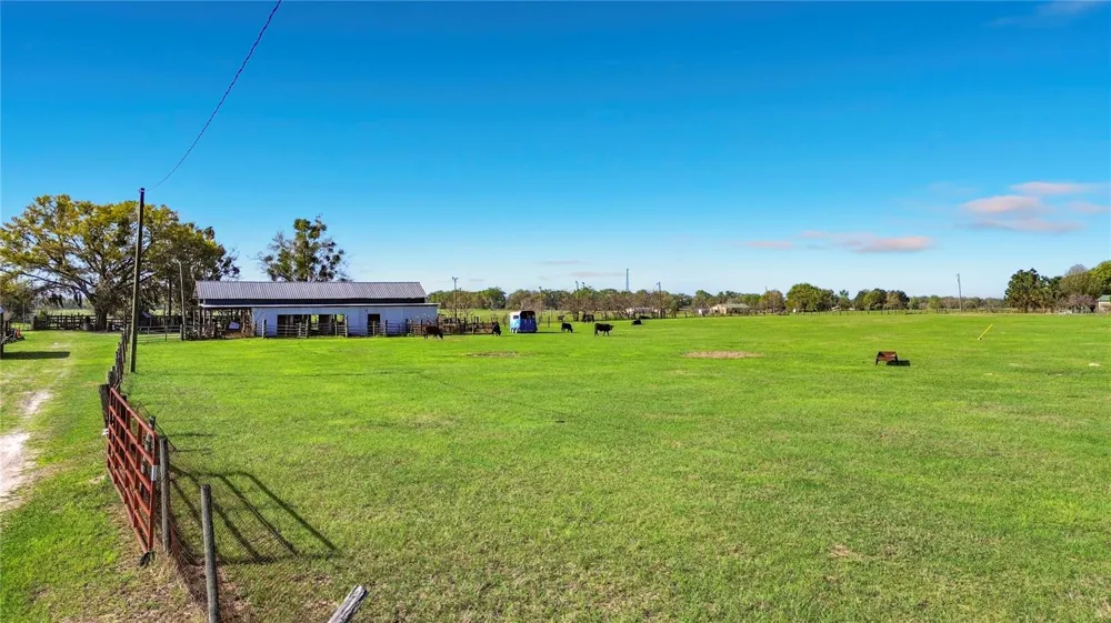 855 NE 107TH ROAD Oxford, FL 34484