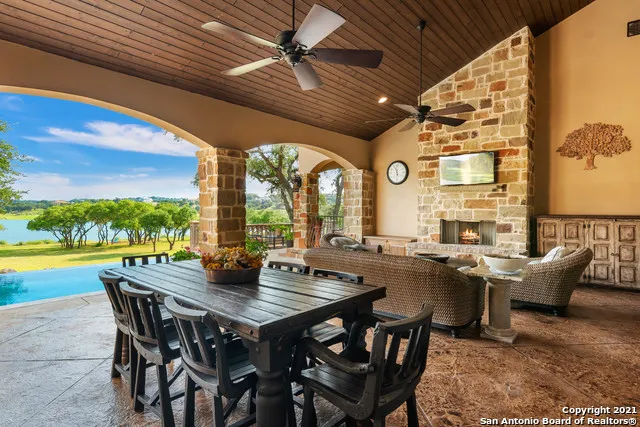 189 SHIMMERING SHORE CT Spring Branch, TX 78070