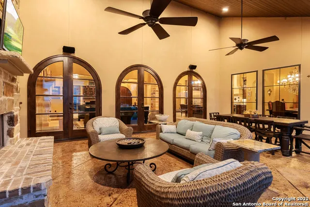 189 SHIMMERING SHORE CT Spring Branch, TX 78070